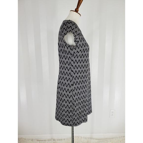 NEW YORK & CO Women's Black & Gray Patterned Shift Dress Sz M - Picture 2 of 9